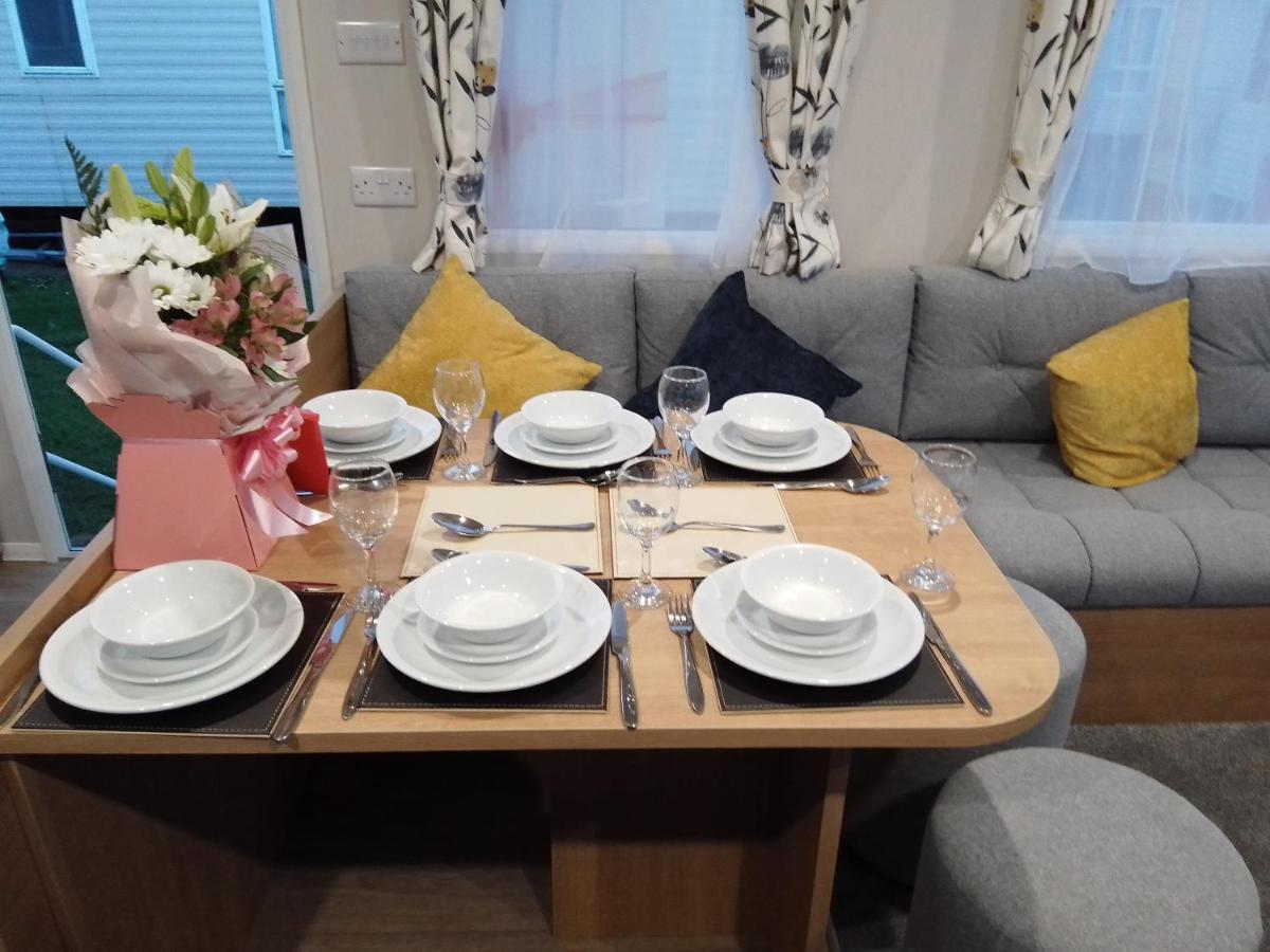 3 Bed ,Sleeps 8 Caravan California Cliffs Holiday Park Scratby Exterior foto