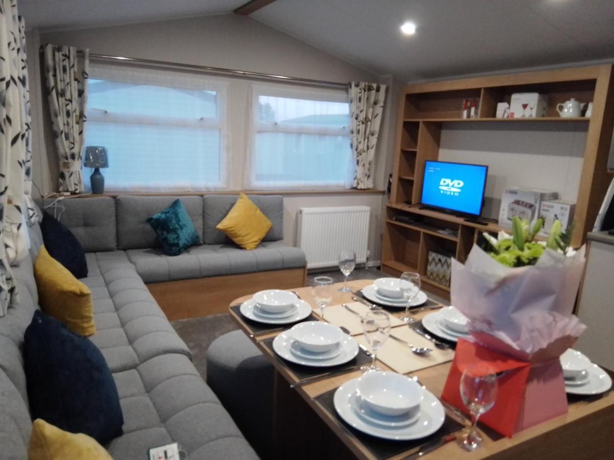 3 Bed ,Sleeps 8 Caravan California Cliffs Holiday Park Scratby Exterior foto