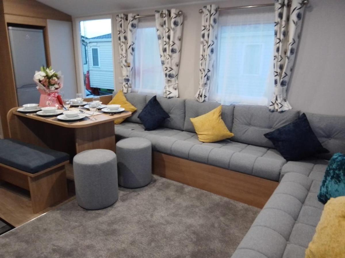 3 Bed ,Sleeps 8 Caravan California Cliffs Holiday Park Scratby Exterior foto