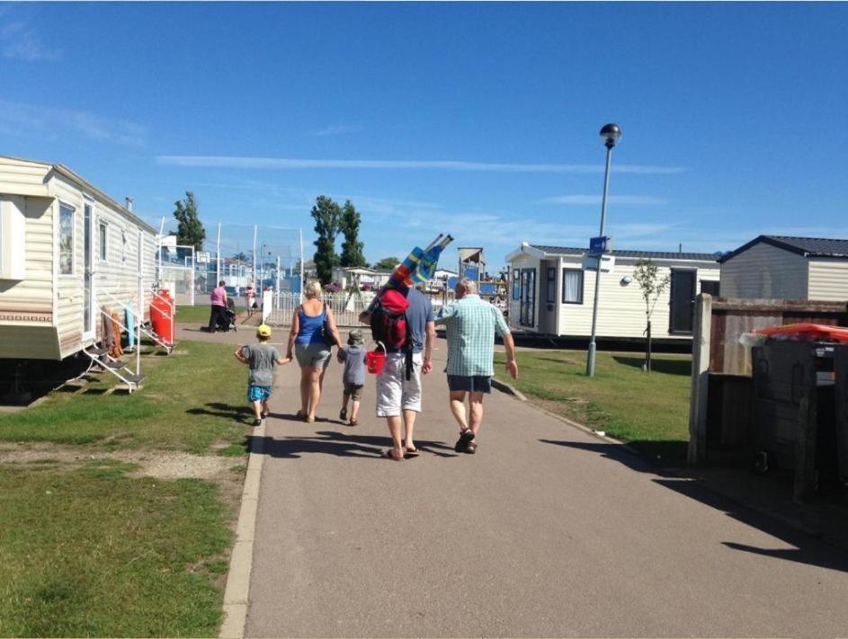3 Bed ,Sleeps 8 Caravan California Cliffs Holiday Park Scratby Exterior foto