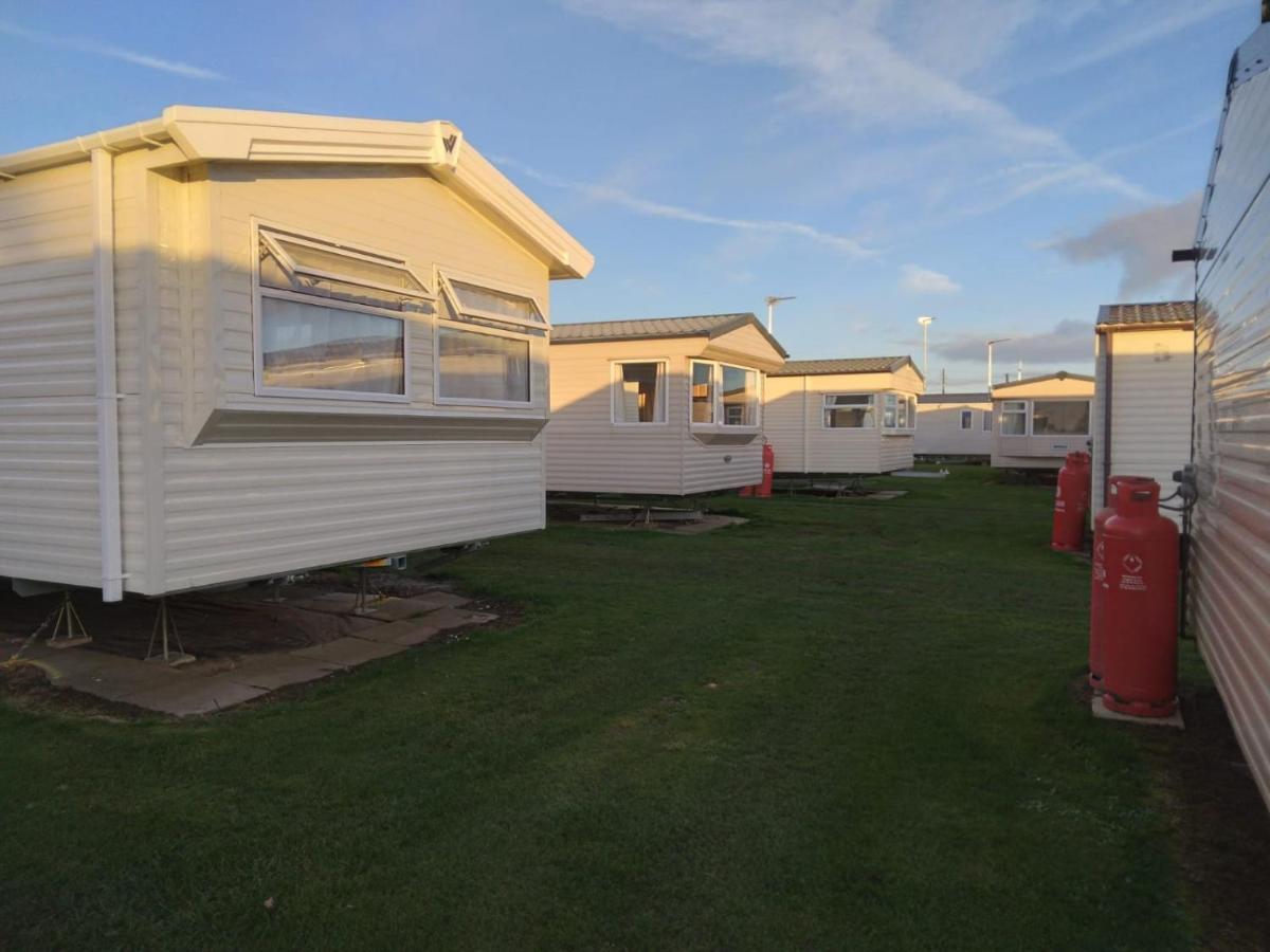 3 Bed ,Sleeps 8 Caravan California Cliffs Holiday Park Scratby Exterior foto